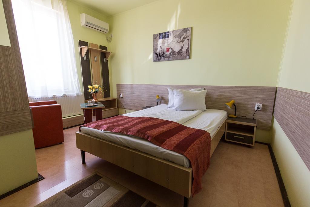Pension Varadia ออราแด ภายนอก รูปภาพ