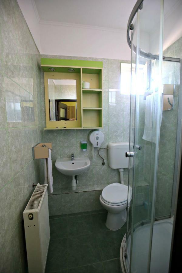 Pension Varadia ออราแด ภายนอก รูปภาพ