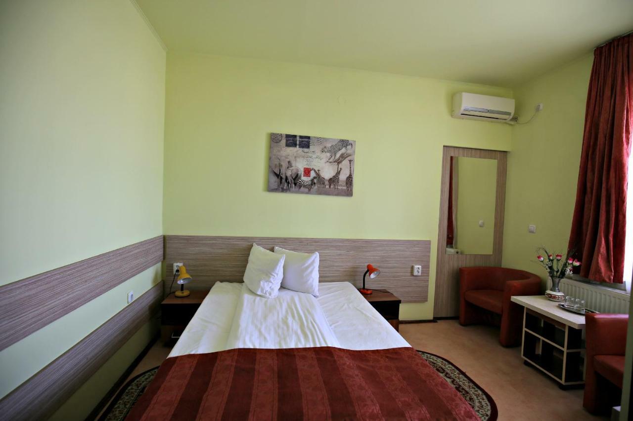Pension Varadia ออราแด ภายนอก รูปภาพ