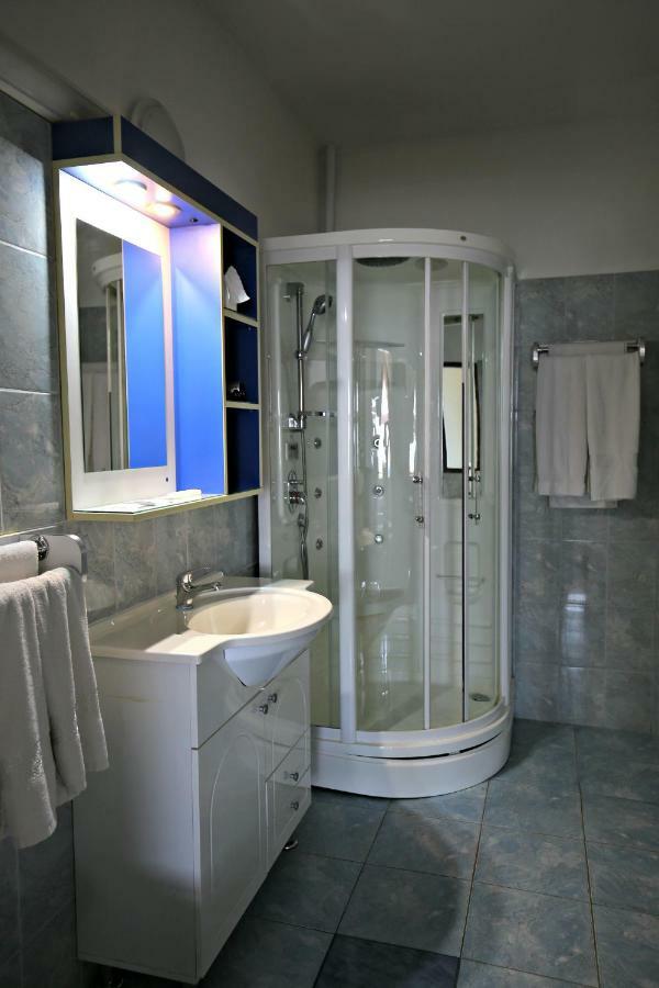 Pension Varadia ออราแด ภายนอก รูปภาพ